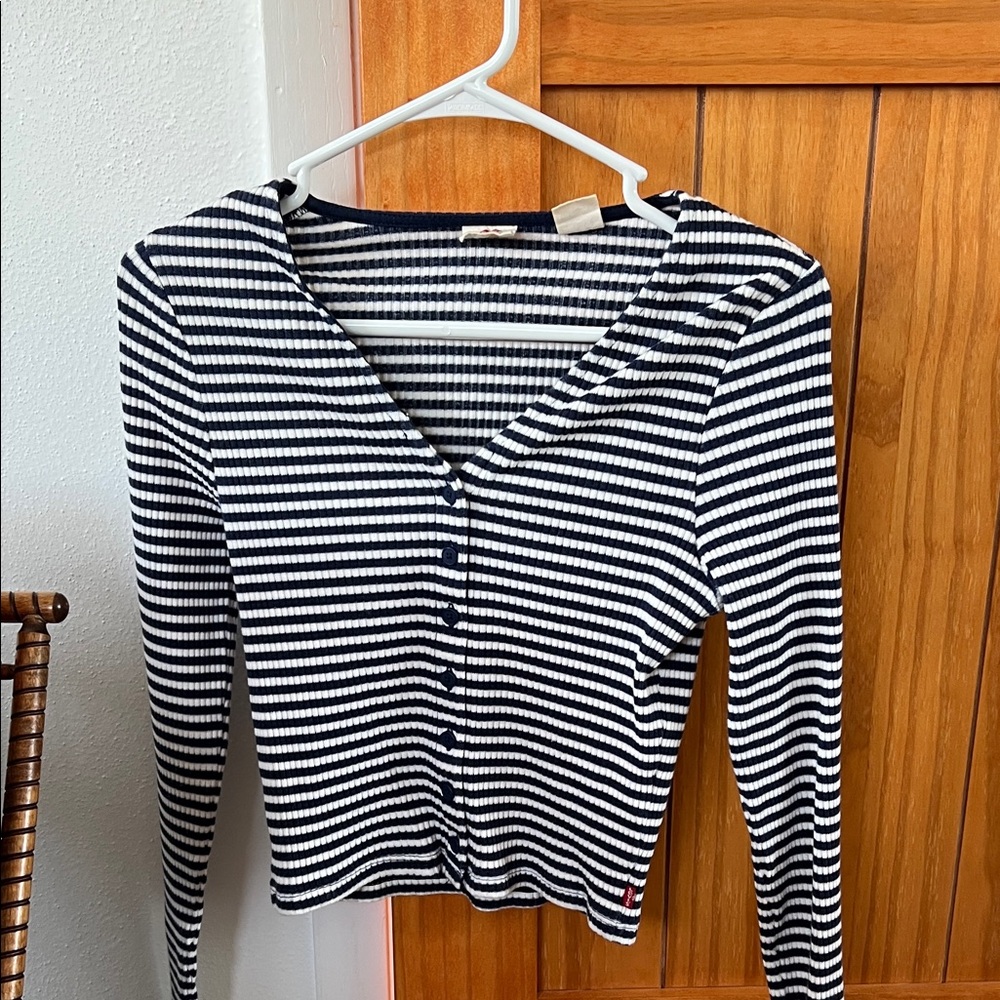 Levi’s button front long sleeve top size small